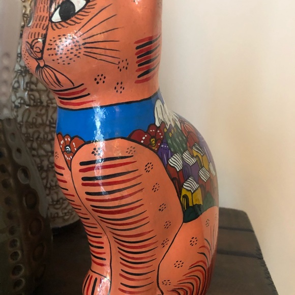 Mexican Folk Art Clay Cat w/Painted Scene on back - Picture 3 of 8